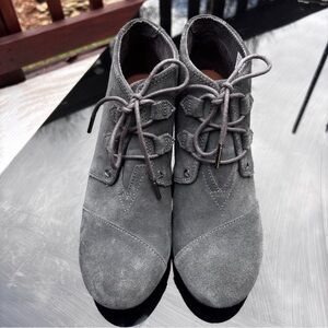 Toms 8.5 Kala Gray Suede Wedge Booties